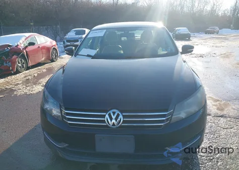 2013 Volkswagen Passat 2.5L Se z USA, uszkodzony, nr VIN 1VWBP7A3XDC125272